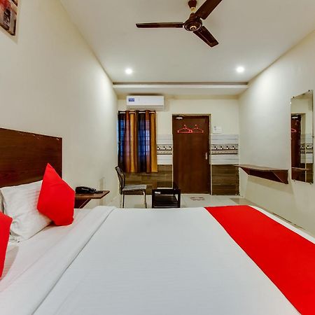 Oyo Akshaya Nest Hotel Vijayawada Bagian luar foto