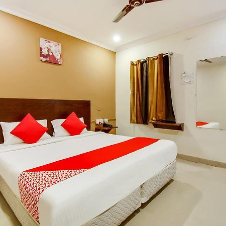 Oyo Akshaya Nest Hotel Vijayawada Bagian luar foto