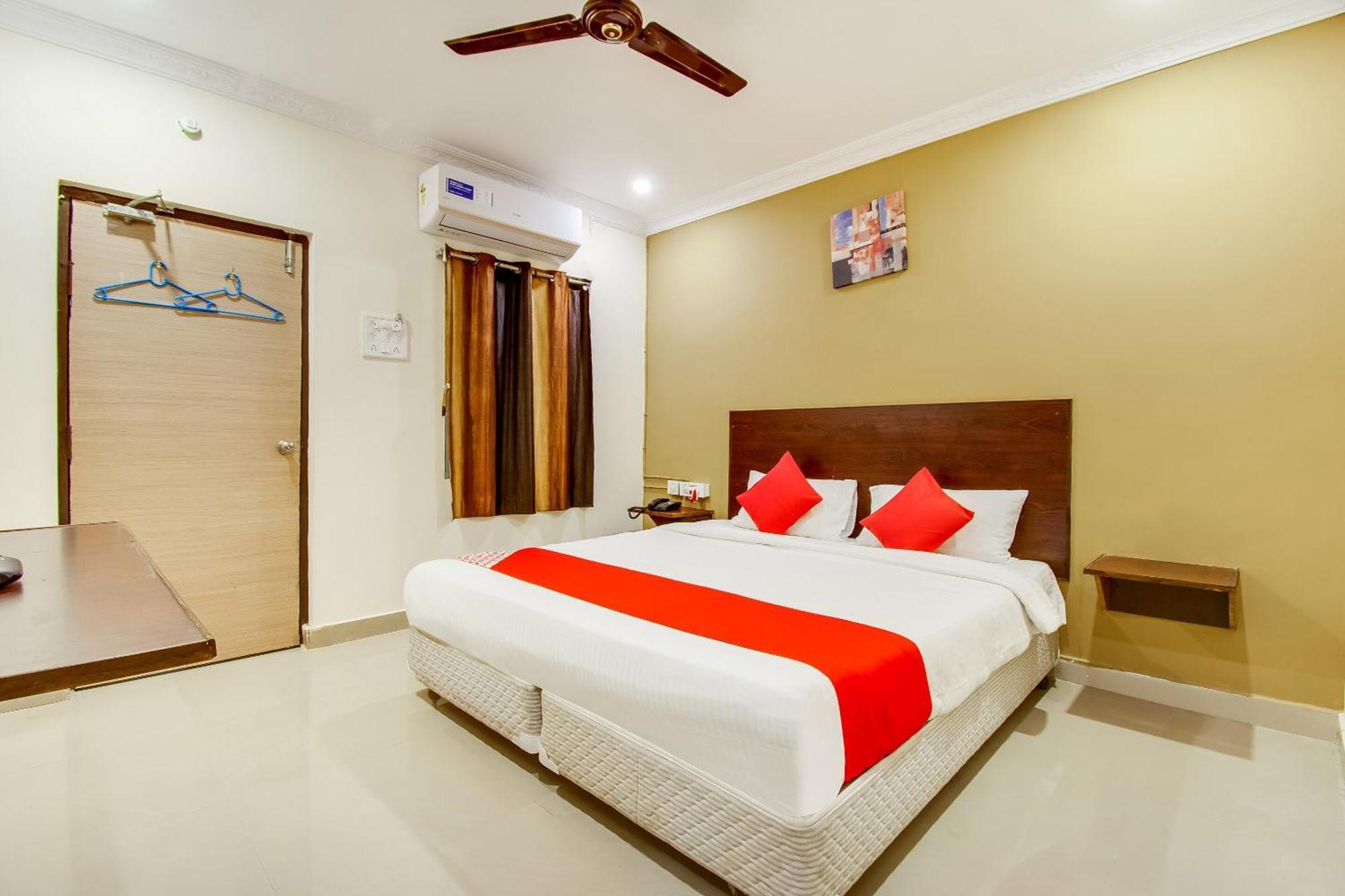 Oyo Akshaya Nest Hotel Vijayawada Bagian luar foto