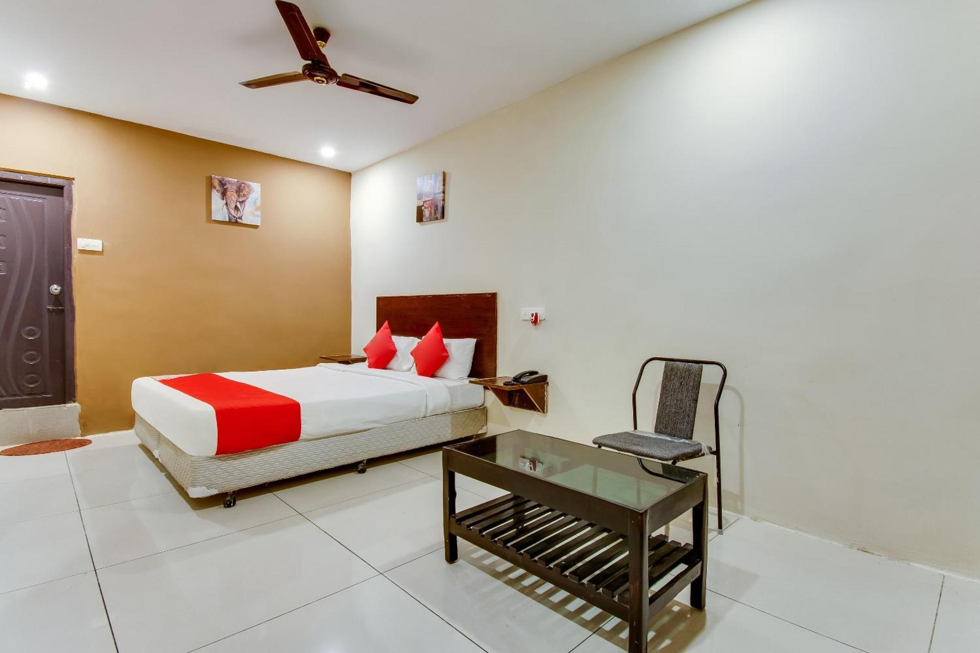 Oyo Akshaya Nest Hotel Vijayawada Bagian luar foto