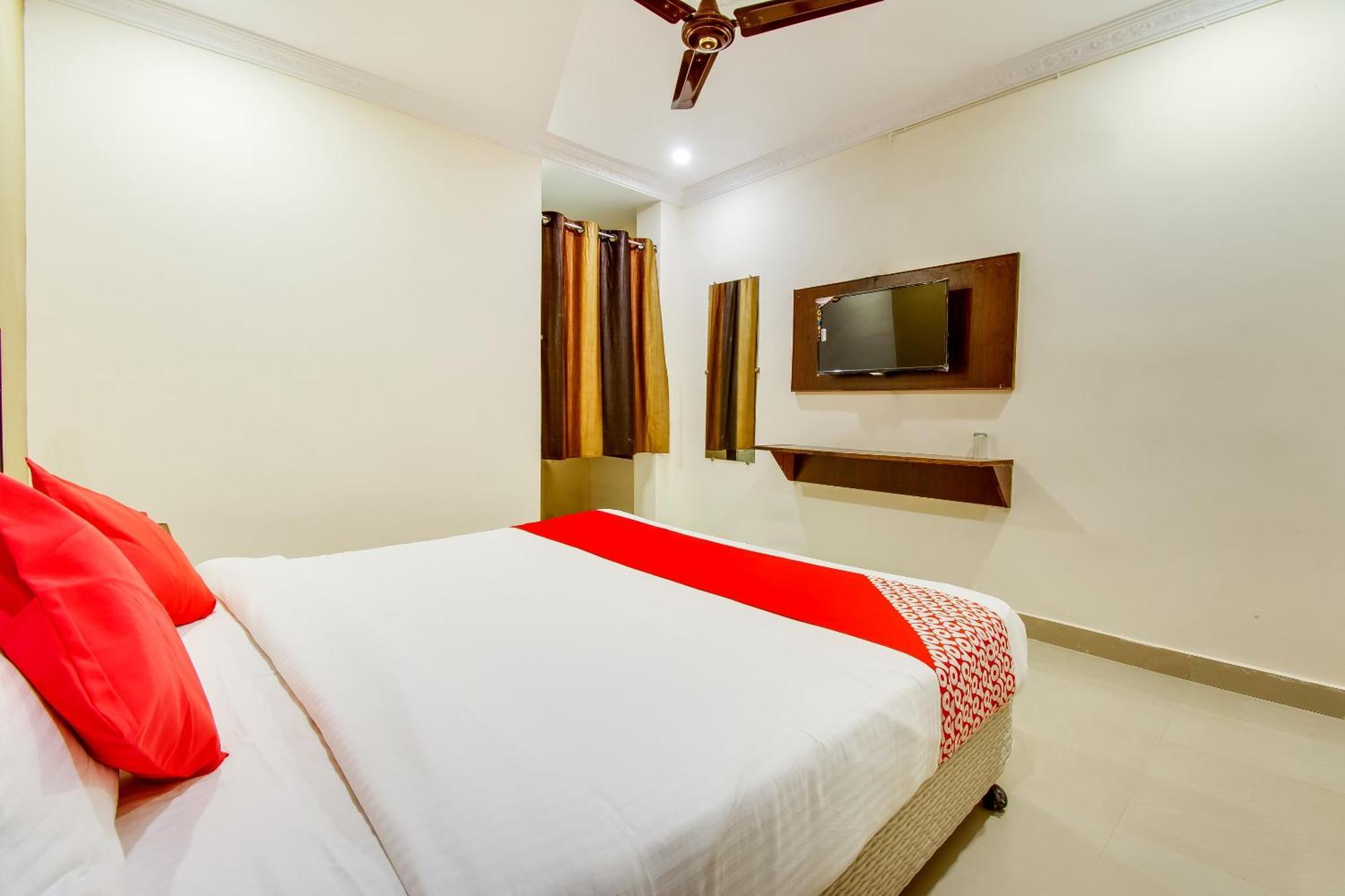 Oyo Akshaya Nest Hotel Vijayawada Bagian luar foto