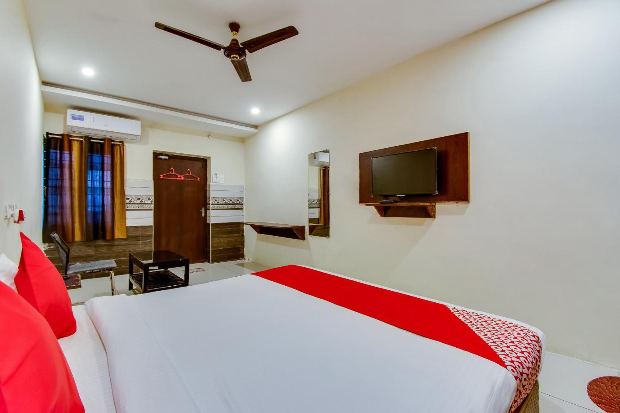 Oyo Akshaya Nest Hotel Vijayawada Bagian luar foto