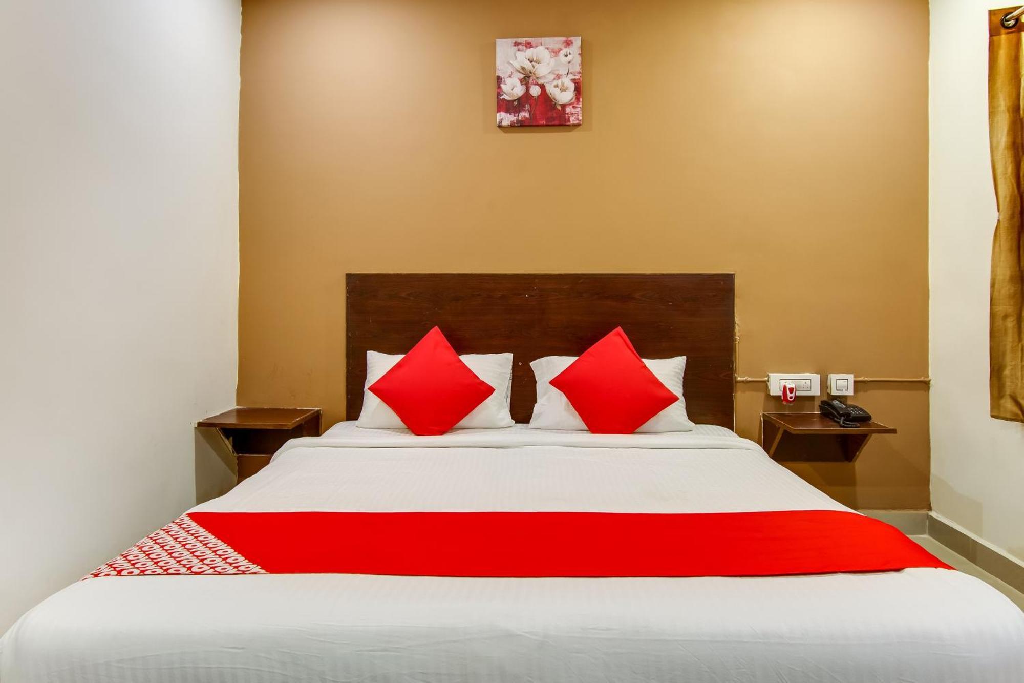 Oyo Akshaya Nest Hotel Vijayawada Bagian luar foto