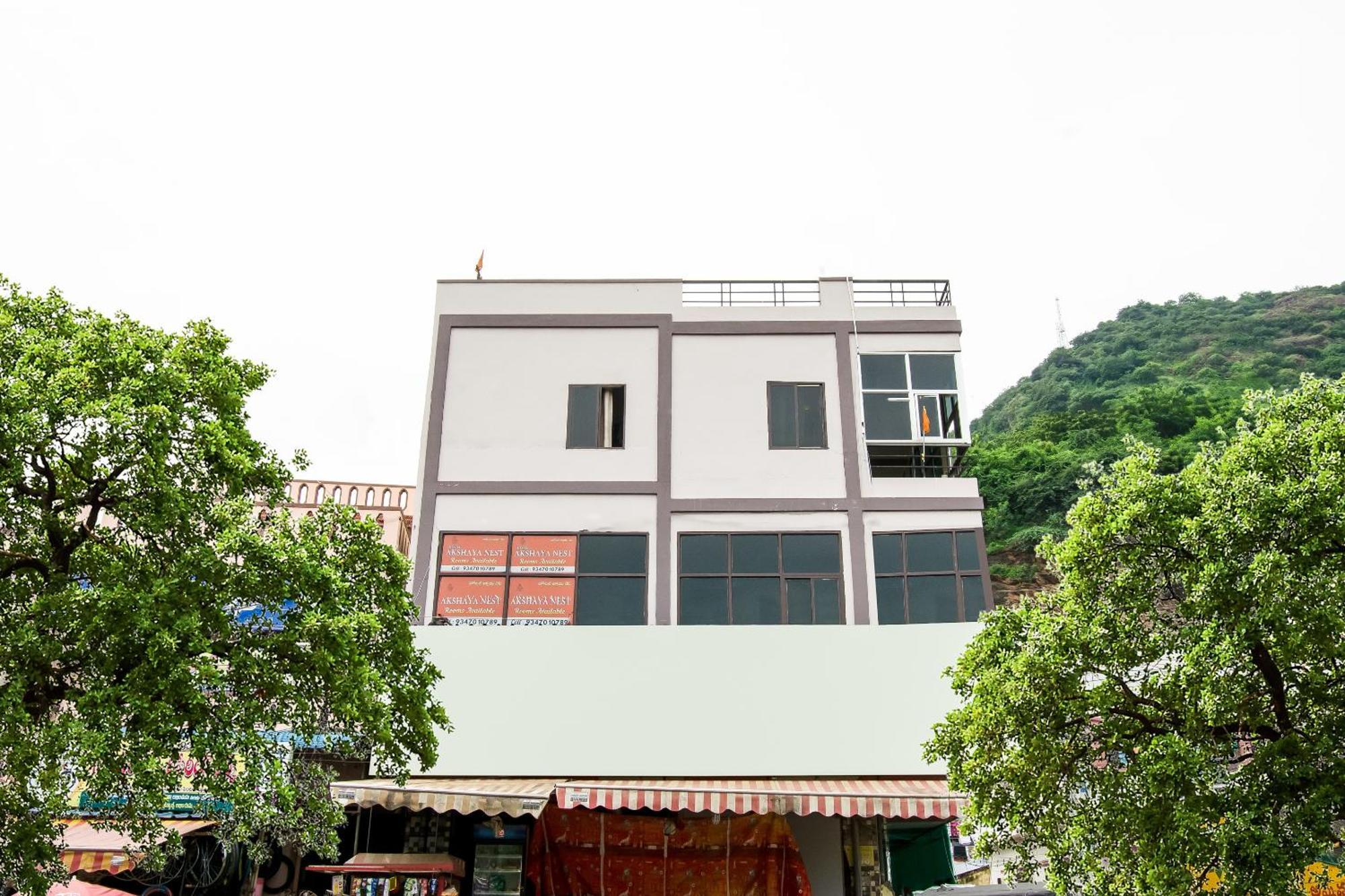 Oyo Akshaya Nest Hotel Vijayawada Bagian luar foto