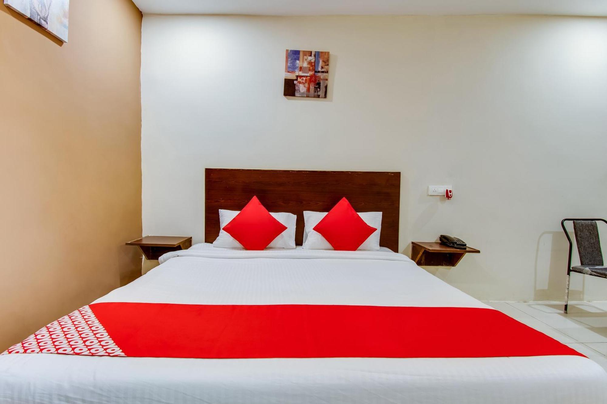 Oyo Akshaya Nest Hotel Vijayawada Bagian luar foto